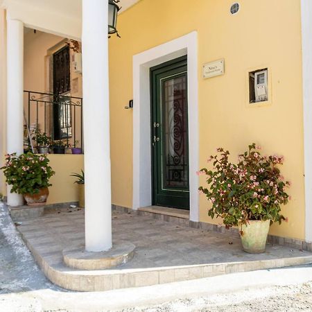 Nina'S Traditional House By Estia Valanio Exterior photo